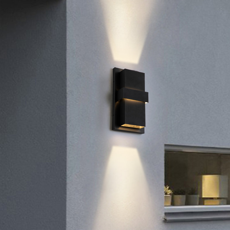 Arryana Aluminum LED Wall Light