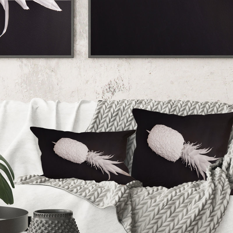 Coussin décoratif blanc imprimé ananas blanc sur fond noir 12 po x 20 po