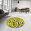Tapis rouge/jaune/noir à motifs Tuesday-961376447