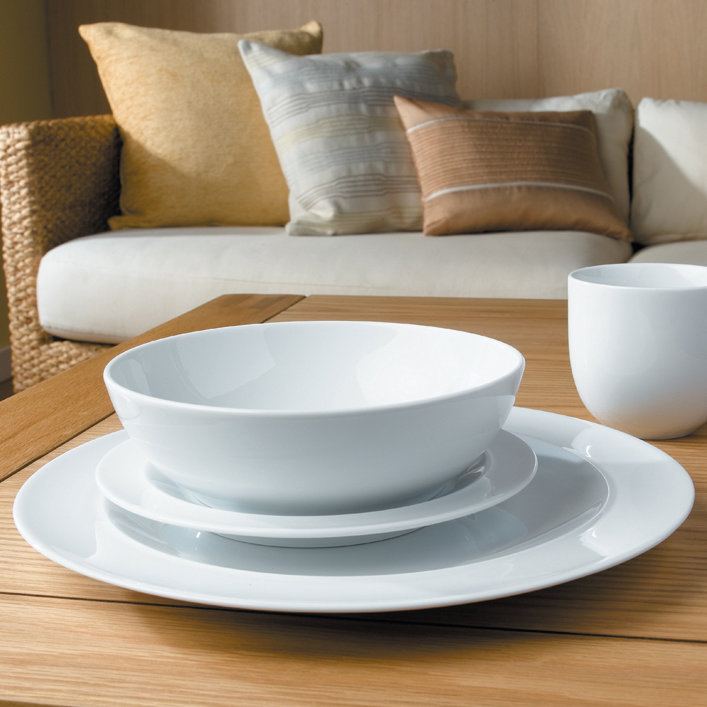 Assiette plate blanche par Denby