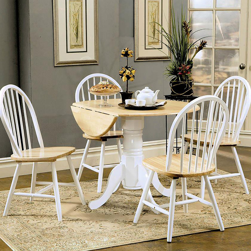 Table de salle à manger extensible en bois brun - idéale pour les grands rassemblements