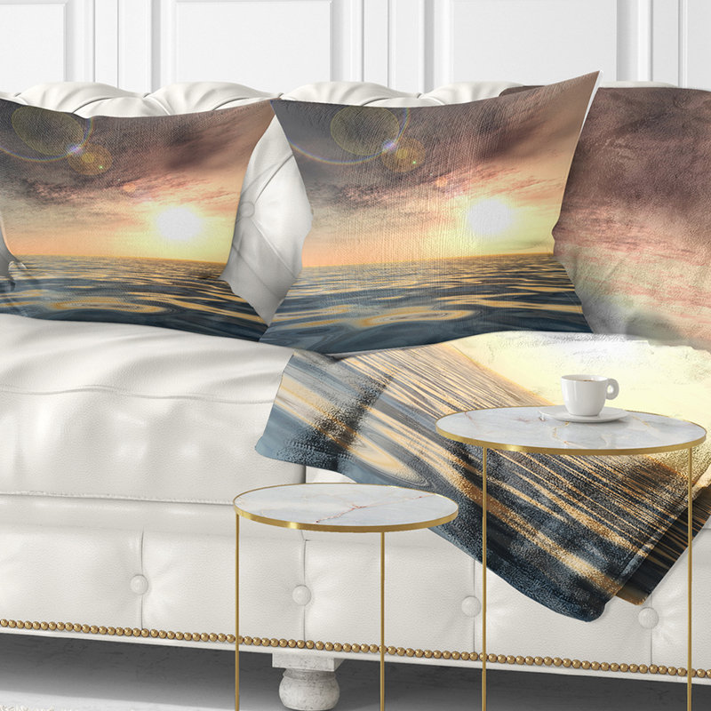 Coussin de mer ciel foncé avec nuages au soleil, Carrée 18 po x 18 po