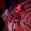 Clown animé d'Halloween de 1,83 m (6 pieds), suspendu ou debout, avec corps mobile, de la ferme Haunted Hill.