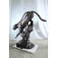 Statue de cigare grimpante en aluminium fabriquée à la main NIFao - sculpture de finition bronze inspirée de la faune - 44 po x 20 po x 50 po