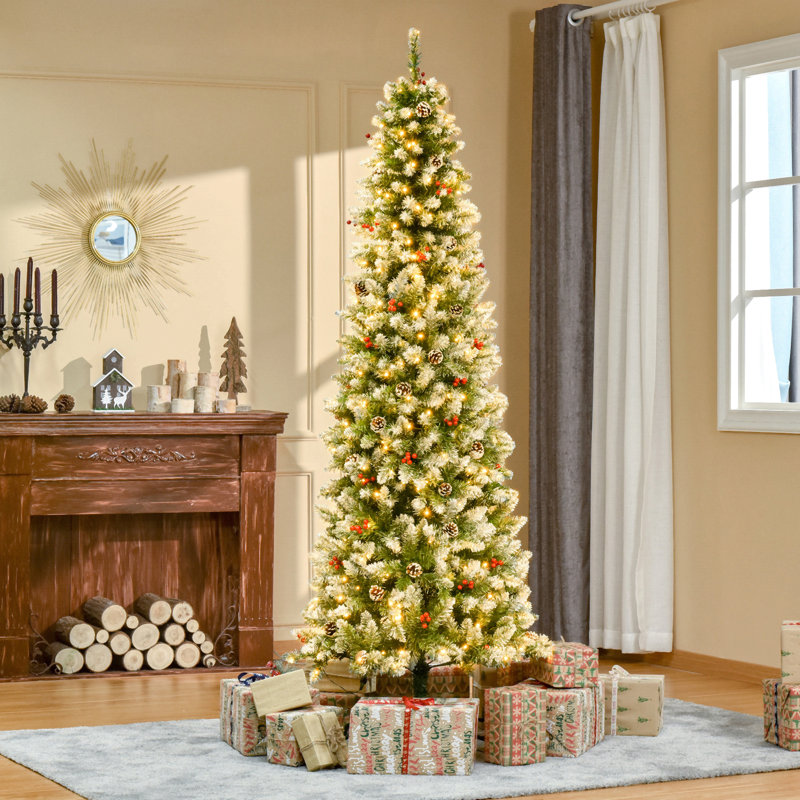 Arbre de Noël artificiel pré-éclairé enneigé avec branches réalistes, lumières à DEL, pommes de pin, baies rouges et pointes
