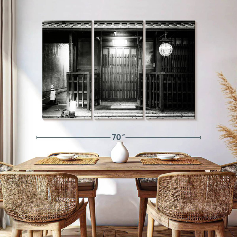 Façade de restaurant japonais Lilie, H 20 po x l 33 po