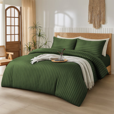 Aspire Homeware 4 Piece Hotel Quality Striped Duvet Bedding Set with Pillowcases and Fitted Sheet for Luxury Bedding Comfort