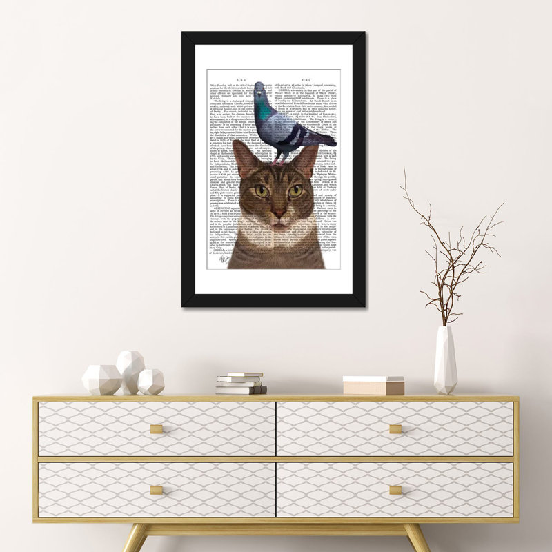 «Cat with Pigeon on Head I», impression sur toile, H 24 po x l 16 po x P 1 po, Papier d'art encadré noir, Blanc