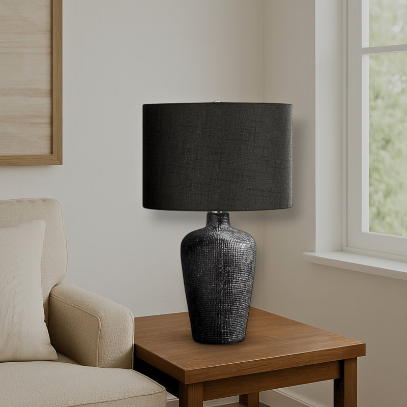 Lampe de table en céramique et abat-jour noir Samwell, H 23,78 po x l 14,7 po x P 14,85 po