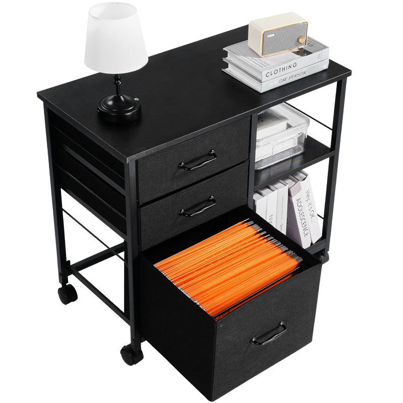 Classeur mobile en métal noir avec 3 tiroirs en tissu et 2 tablettes ouvertes.