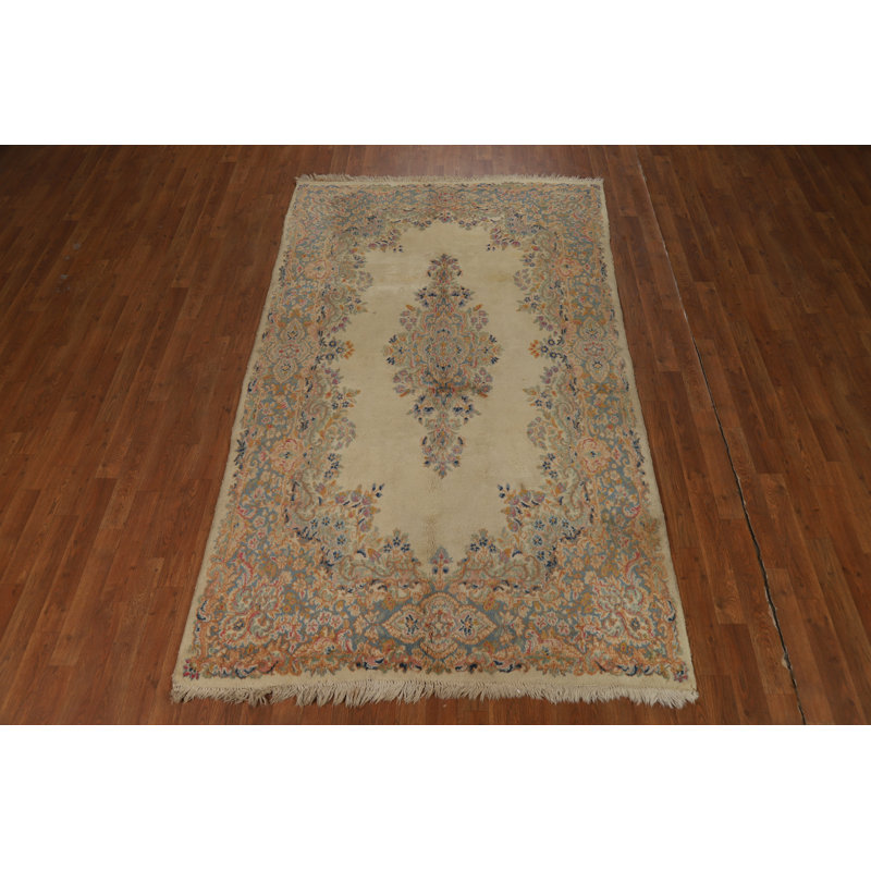 Tapis traditionnel à médaillon floral 5 x 8