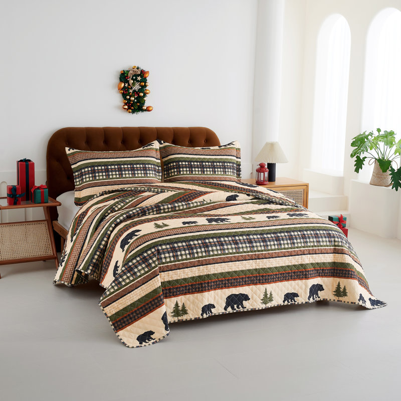 3-piece Black Bear Holiday Stitched Quilt Set, King Quilt + 2 King Shams, Beige Animal Print