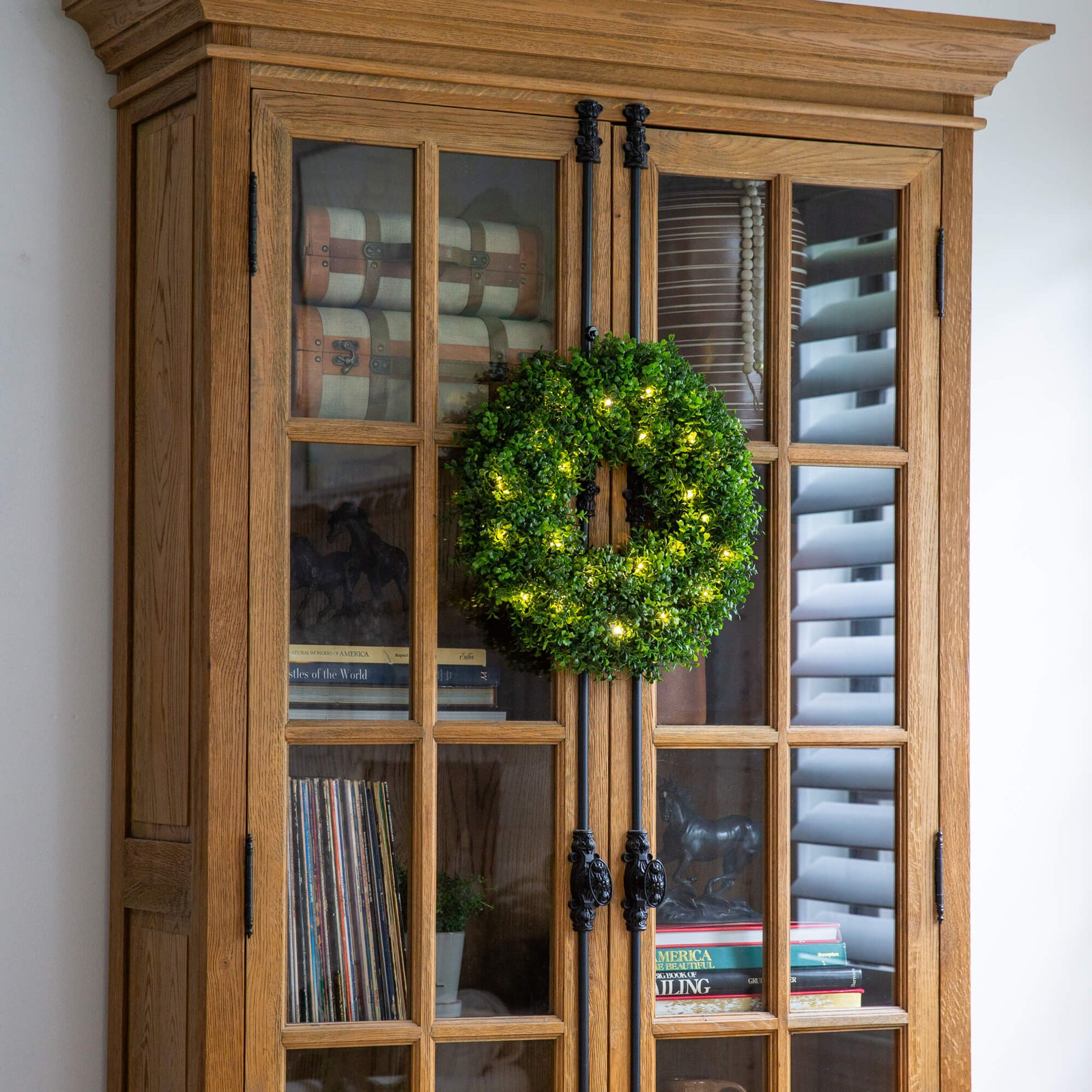 Charlton Home® 18" Pre-Lit Boxwood Wreath, Green