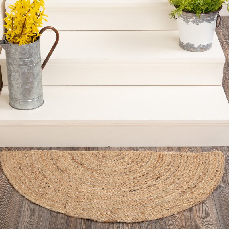 Tapis brun clair en jute tressé Charbonneau, Demi-cercle 1 pi 4 po x 2 pi 9 po
