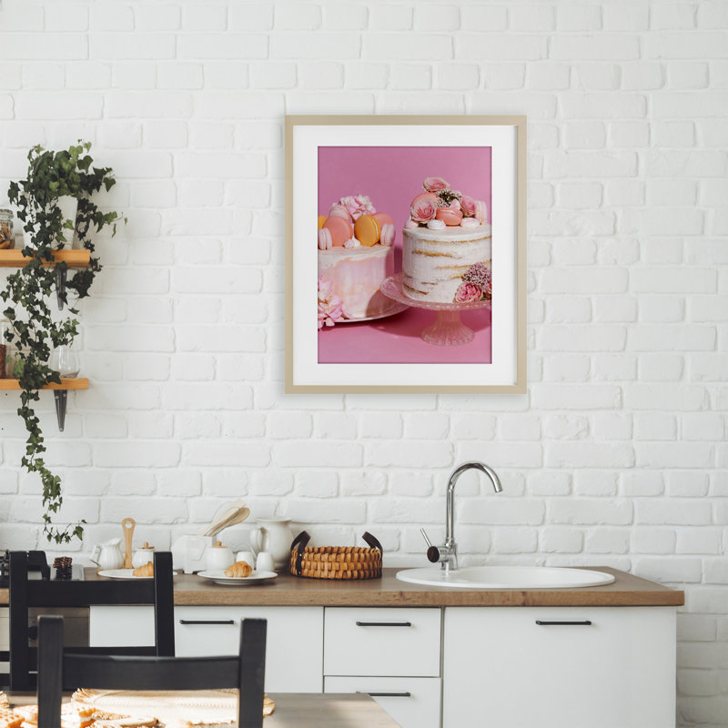 «Pink Pastel Macaroon Cakes», impression encadrée sous verre, design par Lish Creative, H 21 po x l 17 po