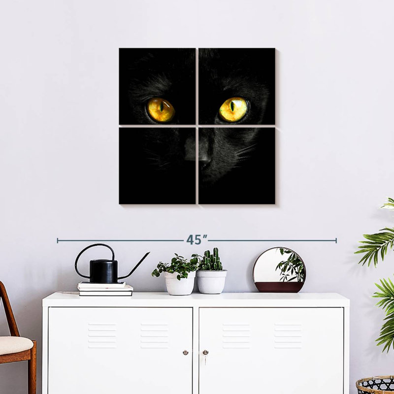 Chat noir aux yeux jaunes, H 26 po x l 26 po