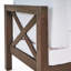 Chaise style Mid-Century, texture bois, gris et blanc, style élégant chemisier, bois, casquette Gavroche