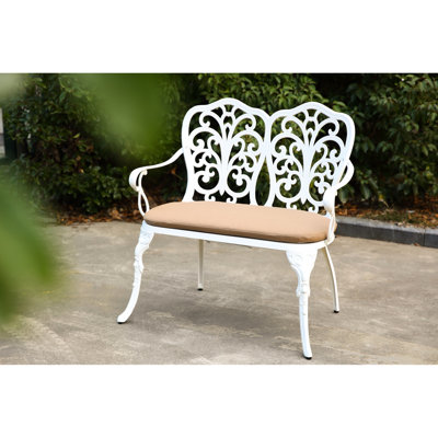 Banc ergonomique en métal et aluminium coulé orné d'un coussin floral rose et blanc pour l'extérieur