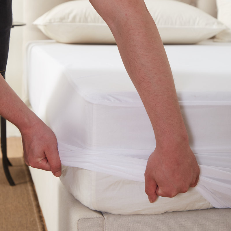 Twin White Polyester Waterproof Mattress Protector