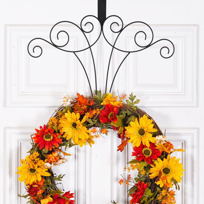 18" Metal Scroll Hanger