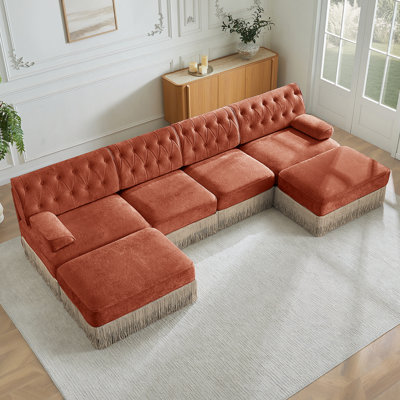Canapé modulaire 4 places avec 2 repose-pieds en nuage, jupe à pampilles, conception capitonnée, mousse haute densité, base ergonomique en bois, pour les salons et les chambres