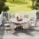 Ensemble de salle à manger de patio avec table de salle à manger ronde en métal de 60 po et 8 chaises empilables recouvertes de polyester enduit de PVC