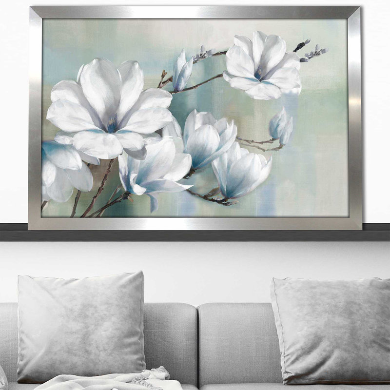 Spring Magnolias par - Peinture, Encadrement argenté, H 27,5 po x l 39,5 po x P 0,75 po