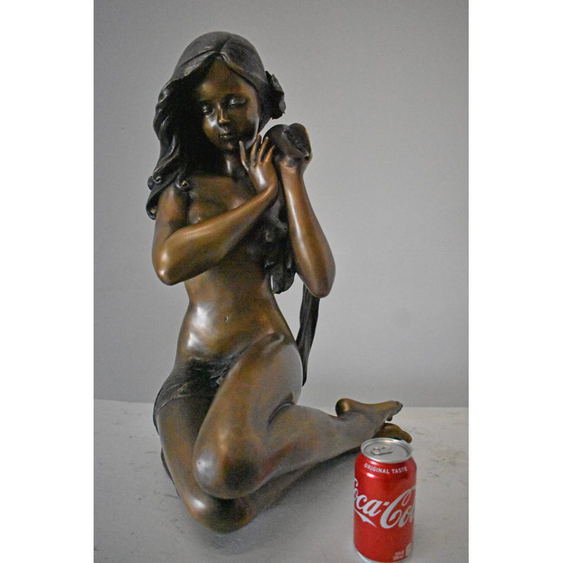 Fontaine Amabillia avec une statue en bronze - taille: 17 po x 15 po x H 26 po.