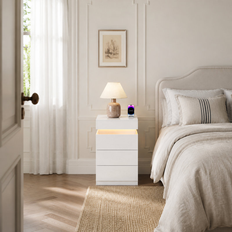 Table de chevet blanche à 3 tiroirs avec station de charge intégrée et éclairage à DEL RVB, table de chevet moderne à plateau coulissant blanc