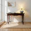 Un bureau spacieux en bois de teck vieilli-585128689