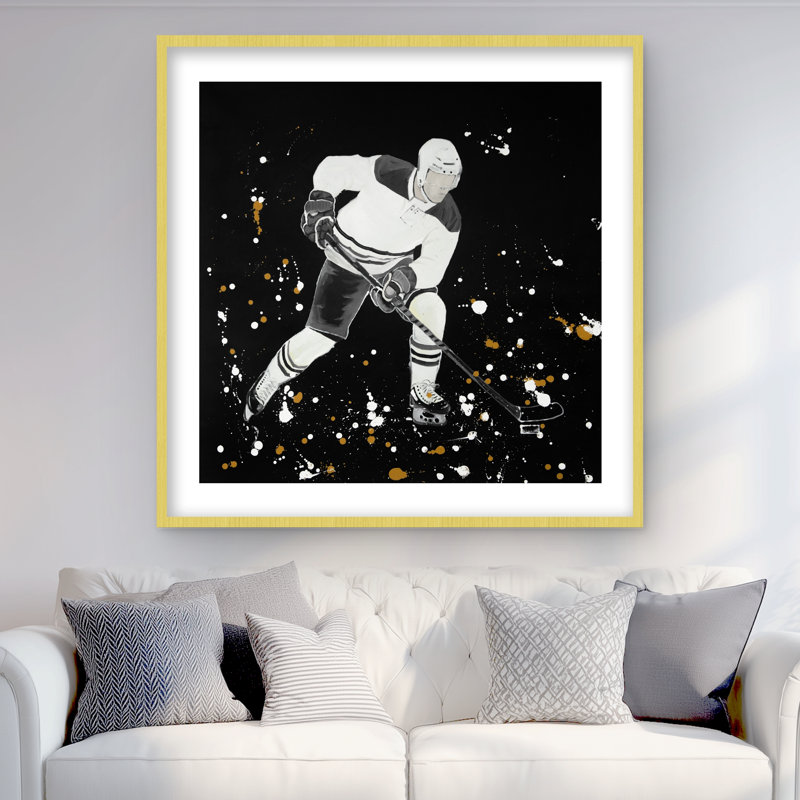 Joueur de hockey en action - «Grey Man», reproduction encadrée, H 36 po x l 36 po, Doré