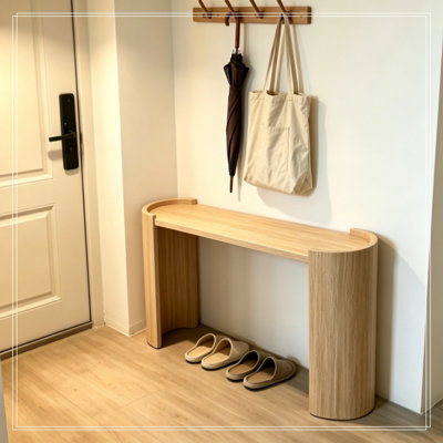 Console incurvée et étroite en bois avec pieds robustes