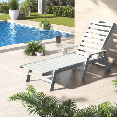 Chaises longues réglables de patio de Hdpe, chaises longues blanches robustes de piscine pour la relaxation