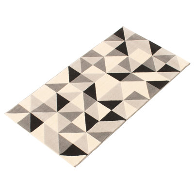 Praneeth Geometric Indoor Rug