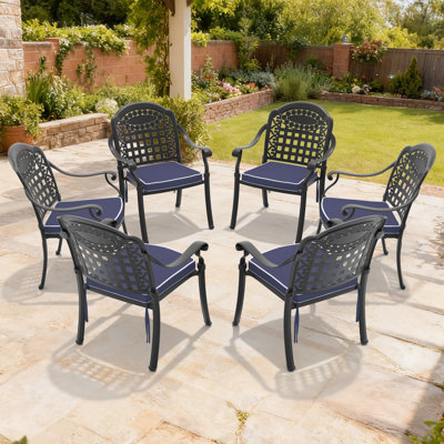 Chaise de patio en aluminium coulé de 6 pièces avec cadre noir et coussins bleus, coulée traditionnelle, lignes exquises, motifs de pétales rectangulaires, apparence élégante, idéale pour la détente en plein air