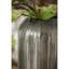 Vase ovale en aluminium avec ciseaux verticaux, parfait pour les décorations élégantes et les arrangements floraux
