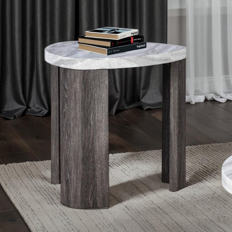 Table de bout triangulaire de style contemporain en marbre