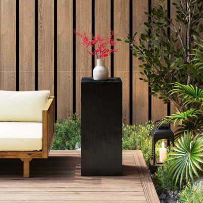 Table d'appoint aspect bois, noire, hauteur 83,3 cm (32,82 pouces), usage intérieur/extérieur, à agencer avec d'autres meubles du même style, conçue pour accueillir des objets. Meuble de style rustique moderne, hauteur 83,3 cm (32,82 pouces).