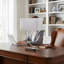 Lampe de table haute 22,5 po en métal avec finition argentée et design incurvé, abat-jour blanc