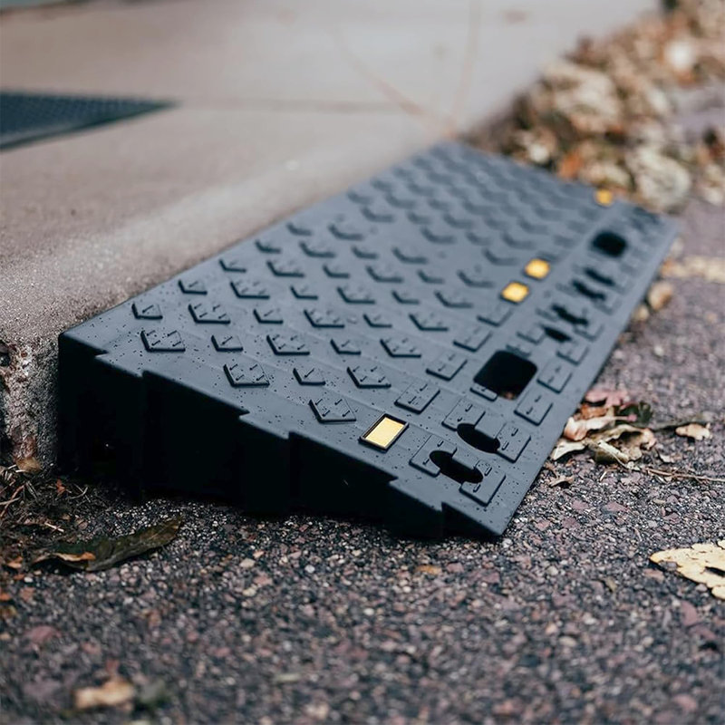 Ensemble de rampe de bordure polyvalente de 4 po - Rampe de seuil robuste pour remorques, vélos, scooters, structure 2 pièces