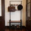 Organisateur de vestibule 3 en 1 avec portemanteau, banc à chaussures et tablette de rangement | Structure en métal durable et conception d'aspect bois pour un assemblage facile