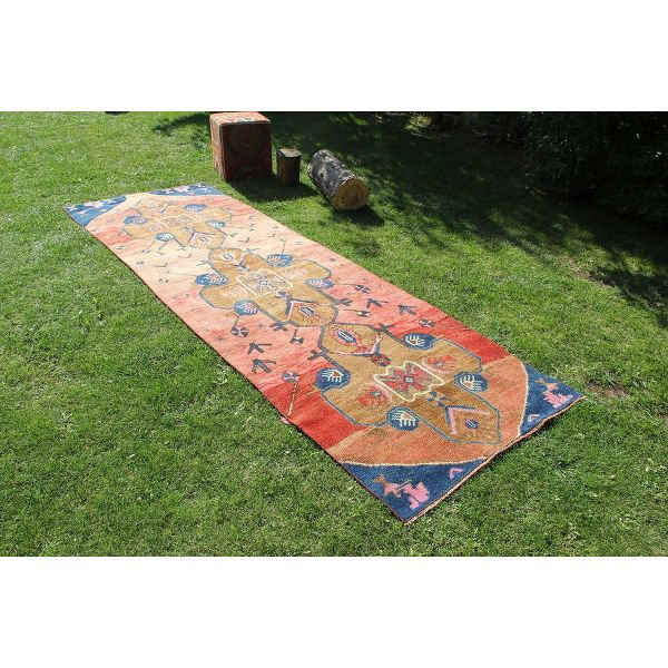 Tapis turc vintage sculpté à la main, 135 x 262 cm, en laine biologique naturelle, pièce unique.
