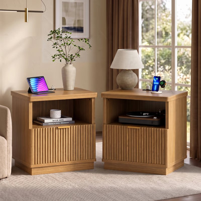 Table de chevet cannelée de style moderne du milieu du siècle, table de chevet de 58 cm avec poste de recharge et 2 tiroirs, table d'appoint en bois pour chambre ou salon