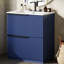 Meuble-lavabo de 30 po en bleu avec un design cannelé, deux tiroirs, un comptoir brillant et un lavabo autoportant en céramique