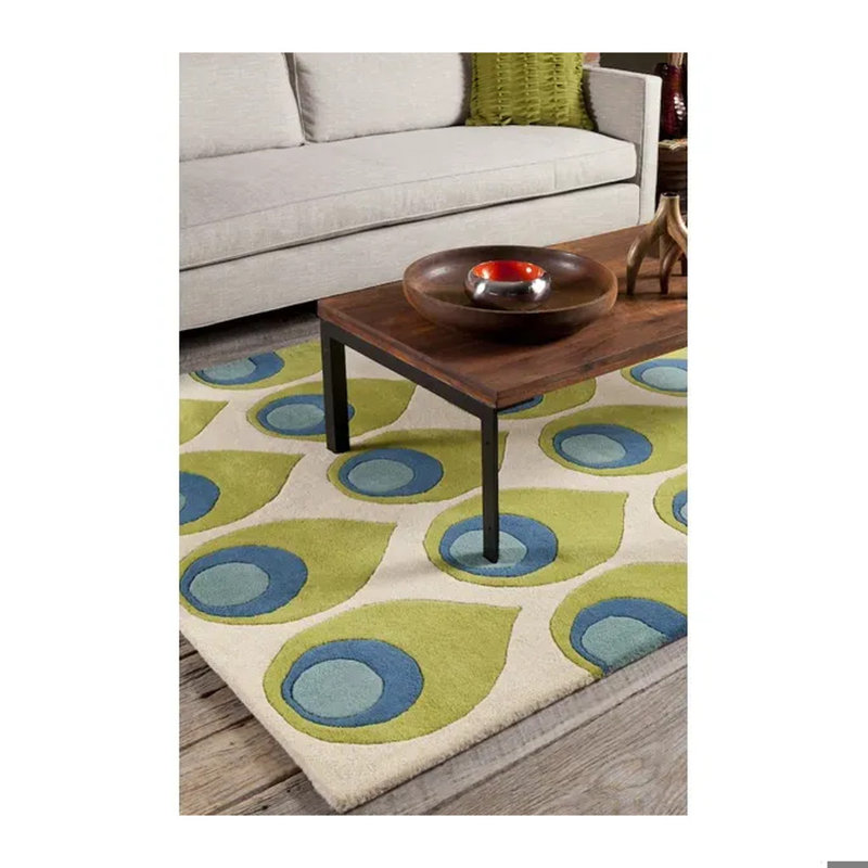 Tapis vert en laine à motif de plumes de paon abstraites touffeté à la main Ailey, Rectangle 5 pi x 7 pi 6 po