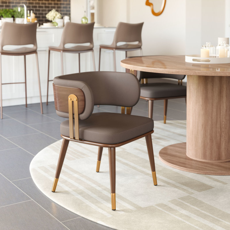 Chaise de salle à manger rembourrée en similicuir brun et noyer