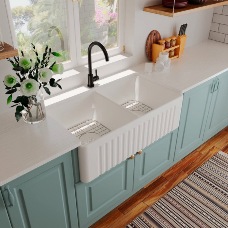 Évier de cuisine de ferme à double cuve avec grille et crépine L 33 po x l 20 po Fireclay