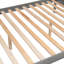 Lit simple superposé au-dessus d'un lit double avec tablette de rangement, escalier gris - offre une solution fonctionnelle et spacieuse avec 2 tablettes de rangement. Idéal pour les petites chambres-126014089
