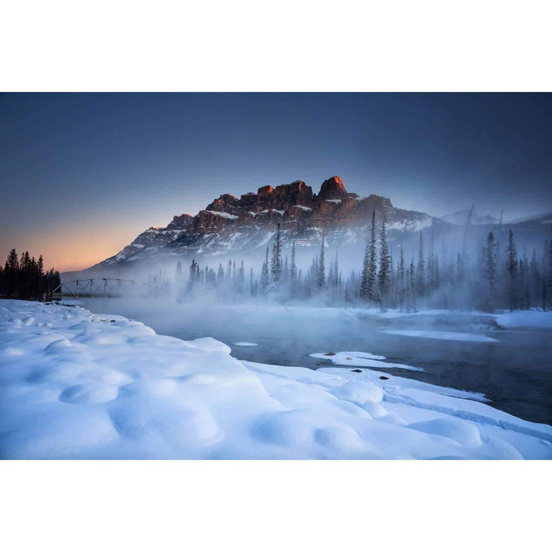 Castle Mountain Winter von Dan_prat - Leinwand Kunstdrucke