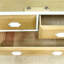 Blanc + vitrines en bois massif Burlywood